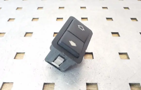 BMW 5 E39 Electric window control switch 8368974