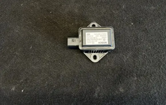 Volkswagen PASSAT B5.5 ESP acceleration yaw rate sensor 8E0907637A