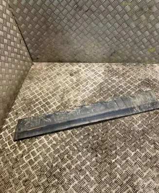 Nissan Qashqai Front door trim (molding) 80870JD00A