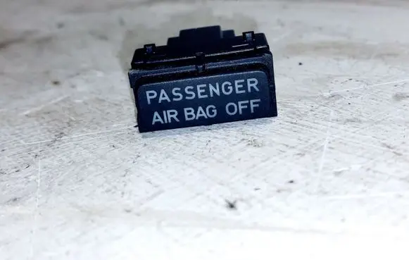Passenger airbag on/off switch
