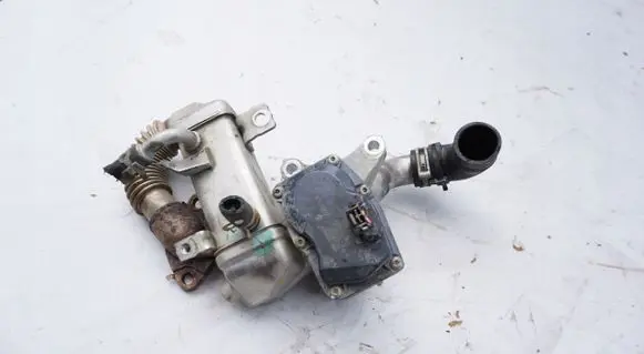 Nissan Qashqai EGR valve cooler 147100789R