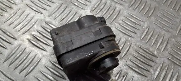Headlight level adjustment motor
