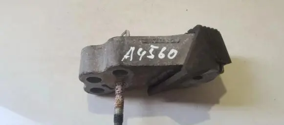 Toyota Auris 150 Engine mounting bracket