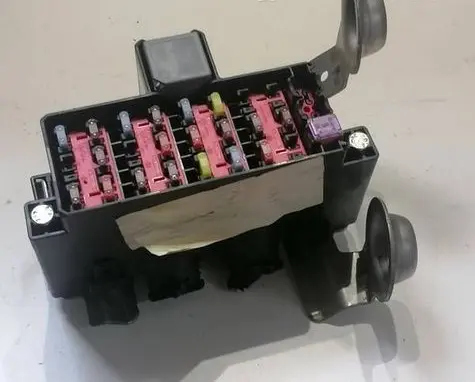 Ford Fiesta Fuse module 8V5T14A005ACE 1214190505