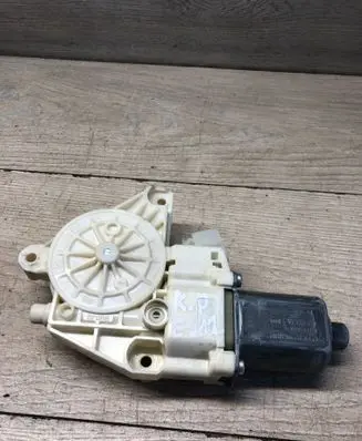 Mercedes-Benz E W212 Front door window regulator motor A2129066802 1509 C33724100