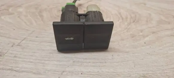 Ford Mondeo Mk III Tailgate opening switch 1S7T19B514AA