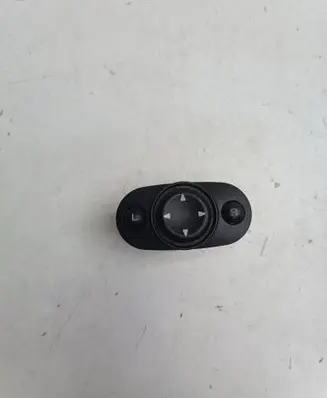 Wing mirror switch