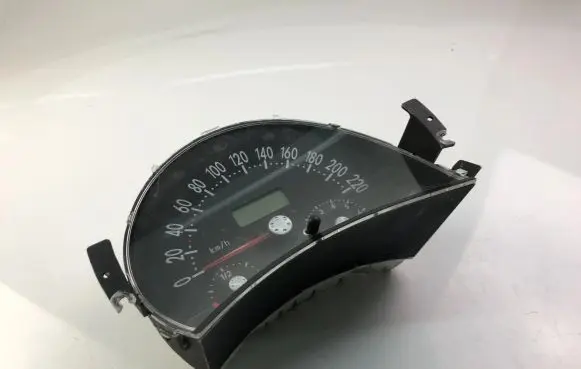 Volkswagen New Beetle Speedometer (instrument cluster) 1C0920200C