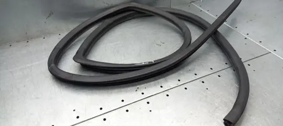 Toyota Avensis Verso Rubber seal rear door 