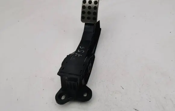Mercedes-Benz ML W164 Accelerator throttle pedal A1643000104