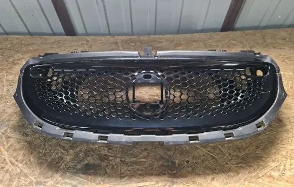 Smart ForFour II W453 Front bumper upper radiator grill