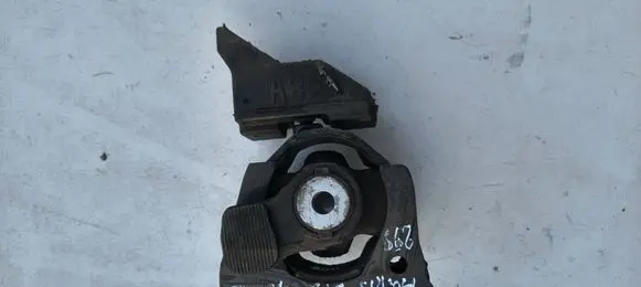 Gearbox mounting bracket