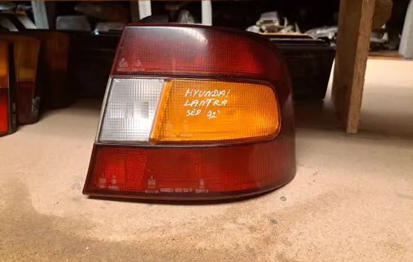 Hyundai Lantra I Rear/tail lights 7R011110 011110