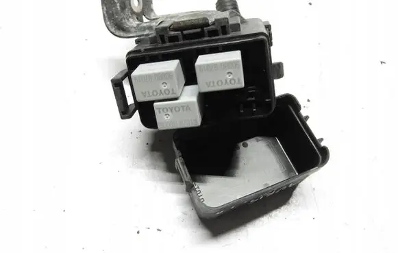 Toyota Auris 150 Fuse box set 8273002120