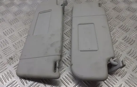 Volkswagen Golf V Sun visor