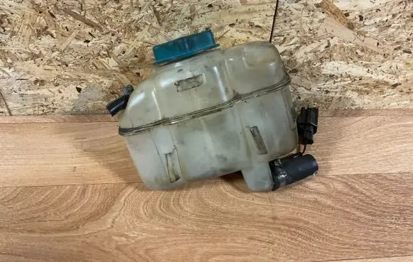 Volvo V70 Coolant expansion tank/reservoir 8683456 8683455