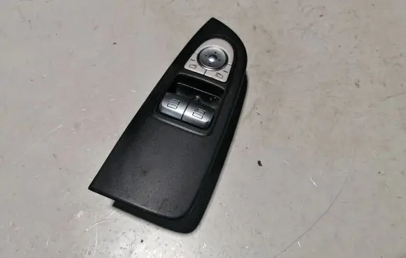 Mercedes-Benz Vito Viano W447 Electric window control switch A2059056911