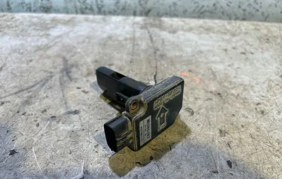 Mitsubishi Lancer X Mass air flow meter MR985187 E5T60171 8725B