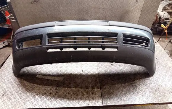 Volkswagen Golf IV Front bumper