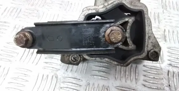 Engine mount bracket