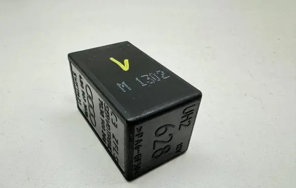 Audi A6 S6 C5 4B Other relay 4B0907307B 7038900266 5WK11421