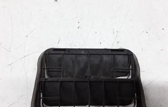 Renault Megane III Quarter panel pressure vent 7700838358