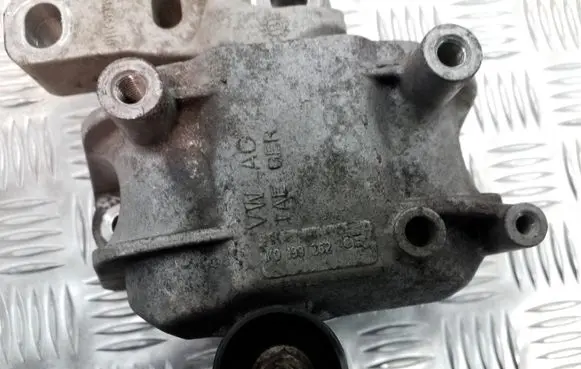 Volkswagen PASSAT CC Engine mount bracket 1K0199262
