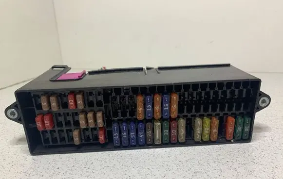 Volkswagen Touran I Fuse box set 1T1937615A 18735 1T1937615A18735