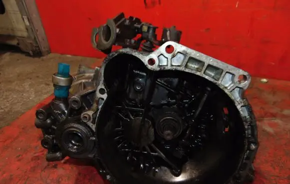Hyundai Elantra Manual 5 speed gearbox JY1873