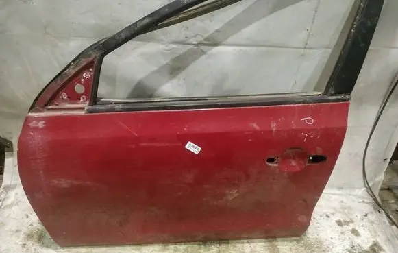 Hyundai i30 Front door RAUDONOS