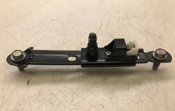 Nissan Qashqai Seat belt height adjuster 308205999AA