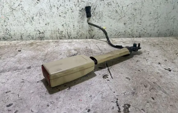 Ford Fusion II Front seatbelt buckle DG93F61208