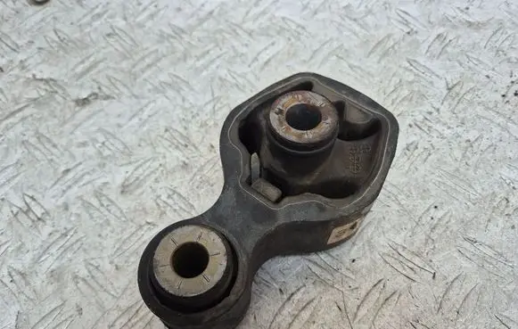 Mazda 3 III Engine mount bracket KD62 KD45 K1442