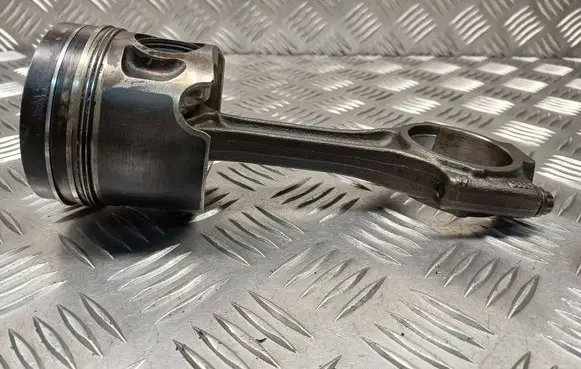 Skoda Superb B5 (3U) Piston with connecting rod 15R0 038G