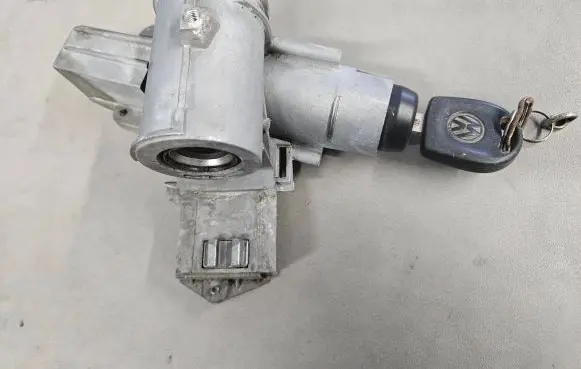 Volkswagen Sharan Ignition lock P012106