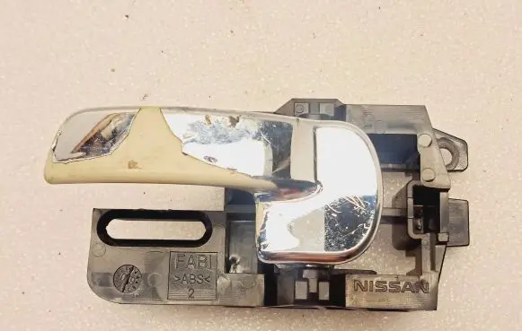 Nissan Qashqai Front door interior handle 80670