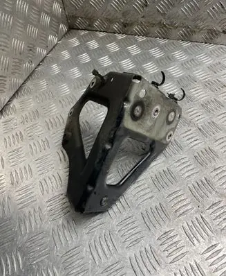 Audi A6 S6 C6 4F Fender mounting bracket 4F0821136A