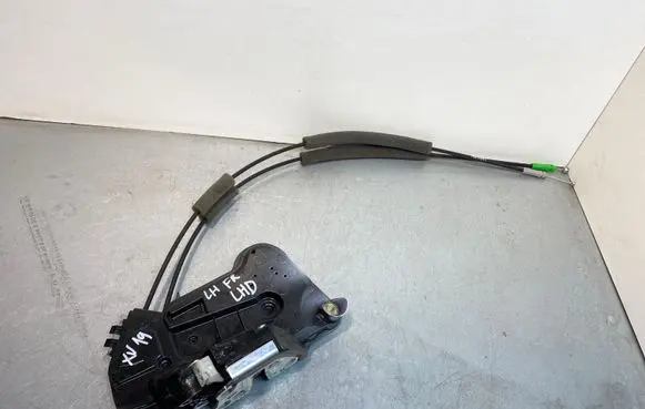 Subaru XV II Front door lock 80606062