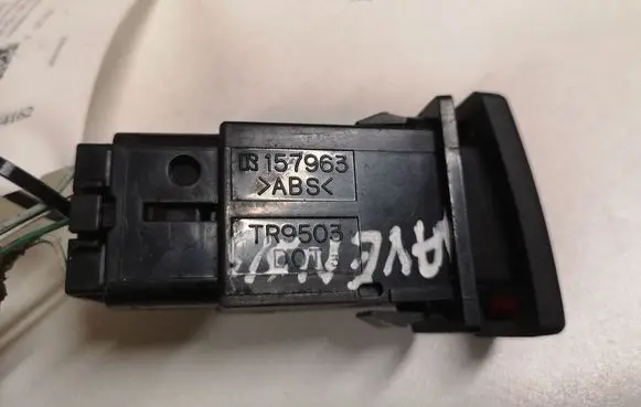 Toyota Avensis T250 Hazard light switch 157963