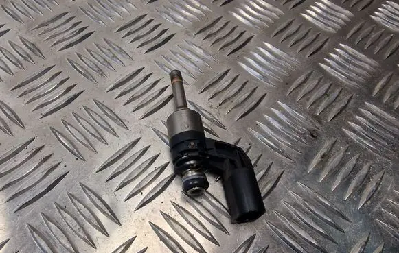 Volkswagen Golf V Fuel injector 03C906036E