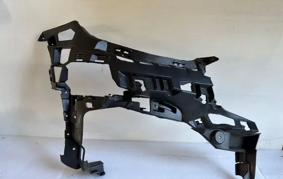 Mercedes-Benz E W213 Front bumper mounting bracket A2138857204
