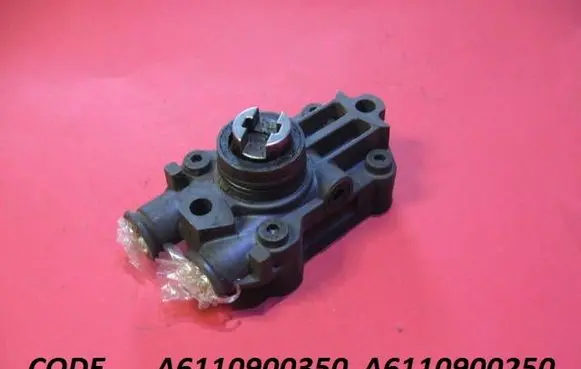 Mercedes-Benz Sprinter W901 W902 W903 W904 Mechanical fuel pump A6110900350 A6110900250