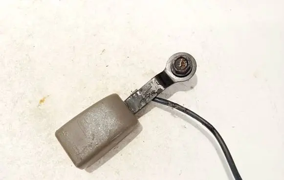Nissan Note (E11) Front seatbelt buckle