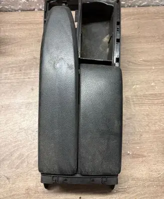 Mercedes-Benz C W204 Armrest A2046800639 0005032510