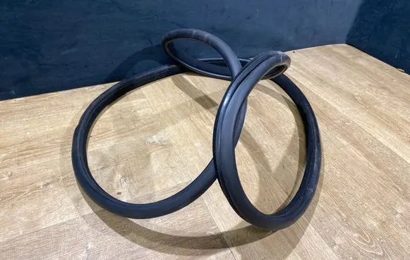 Mercedes-Benz S W222 Front door rubber seal A2226970151