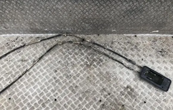 Handbrake/parking brake wiring cable