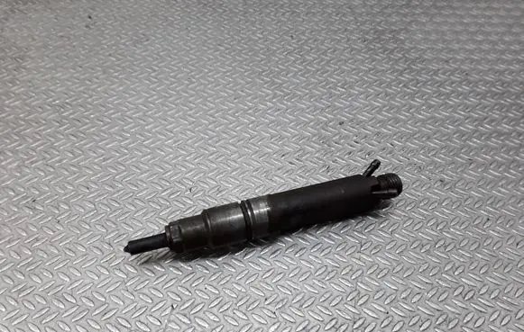 Audi A6 S6 C4 4A Fuel injector 046130201B