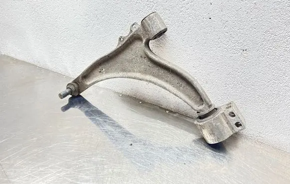 Opel Insignia A Front lower control arm/wishbone 0131221