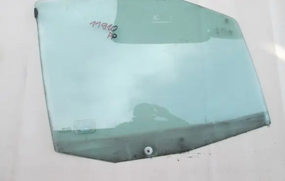Peugeot 806 Front door window glass four-door
