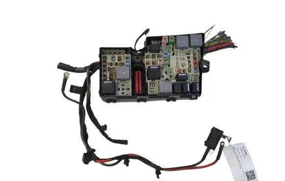 Volvo V40 Fuse module AV6T14A142AA 21089